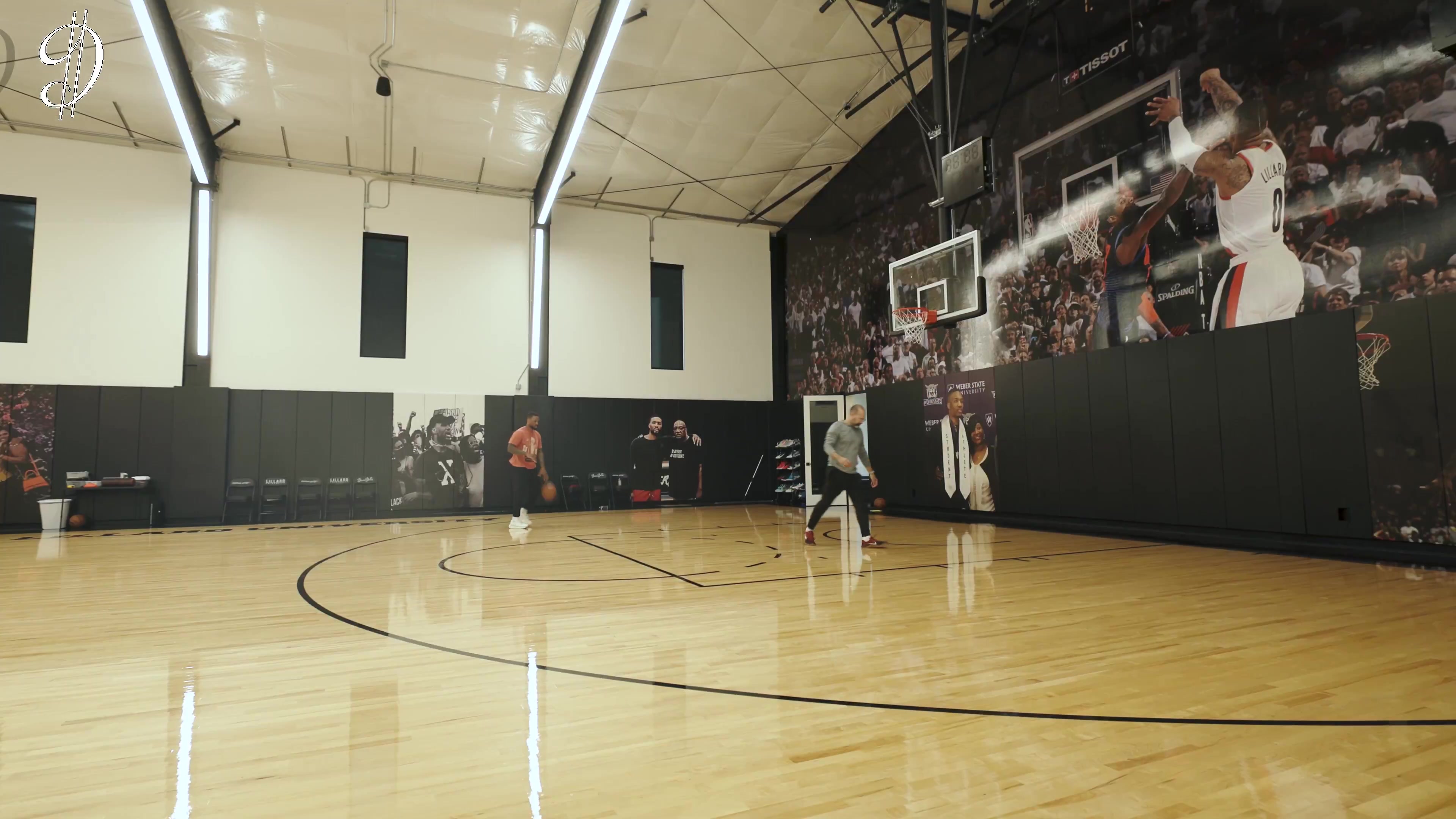 利拉德社媒发布训练动态：球场回归，展示投篮与跑步训练片段