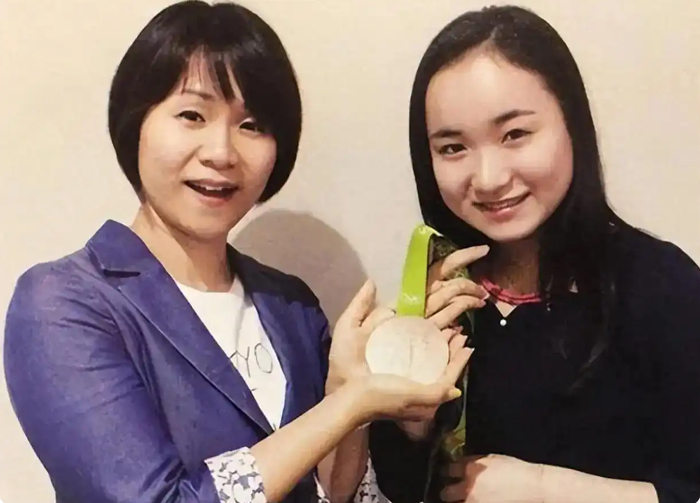 百家乐APP-伊藤美诚妈妈上任，亮相新岗位，日本队批准，曾给莎莎做饭团|伊藤美乃莉|肖莎|乒乓球|孙颖莎|多哈球星挑战赛_新浪体育_新浪新闻