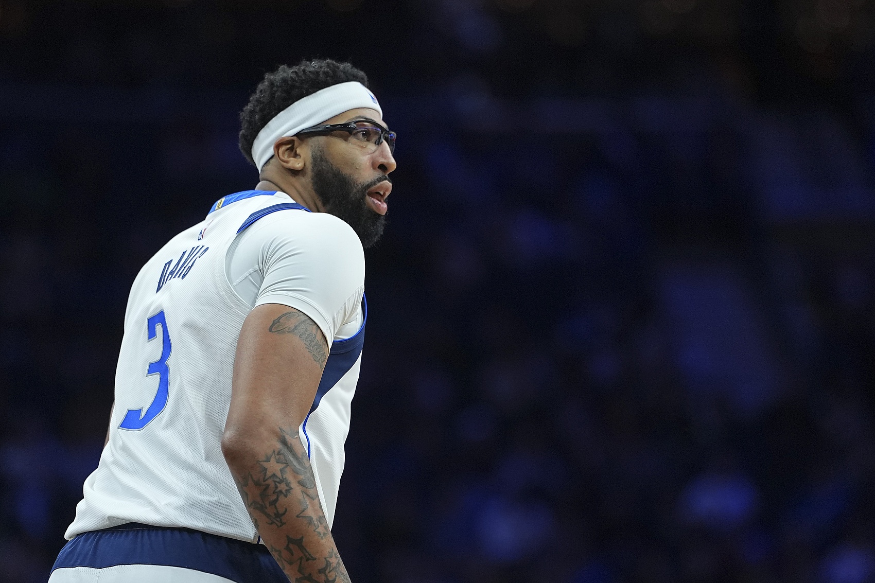 Baccarat-Shams：一些有意浓眉球队认为其季后赛可能复出 未来可任长期核心