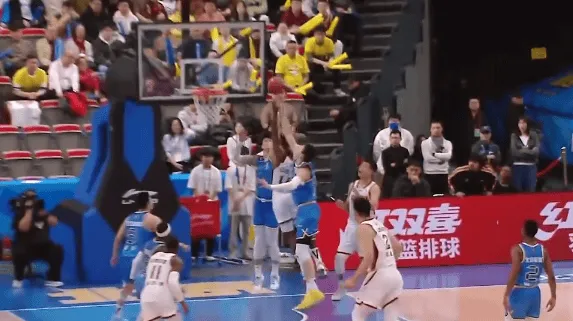 百家乐APP-奈特直杀篮筐欲上篮，周琦张开长臂将球无情扇飞