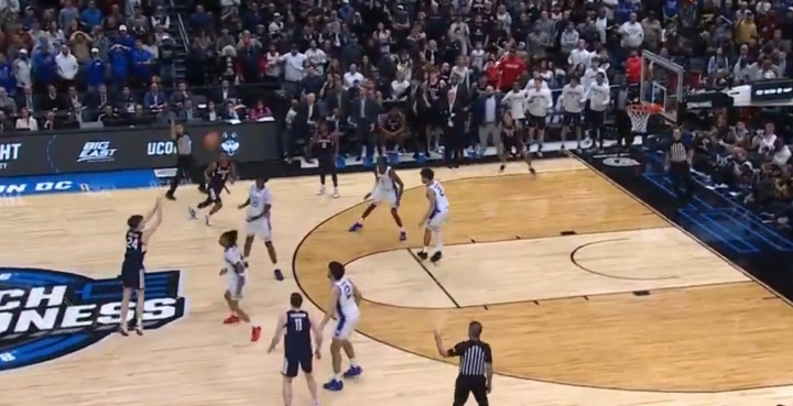 魔术师：康大19分逆转杜克 马林斯超远压哨三分绝杀让我想起库里